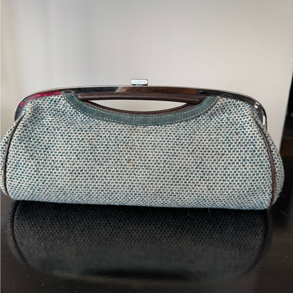 RAFĒ Chic Tweed Clutch with Button Accents - Picture 7 of 13